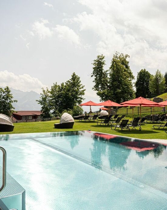  Außenpool im Kinderhotel Allgäuer Berghof 