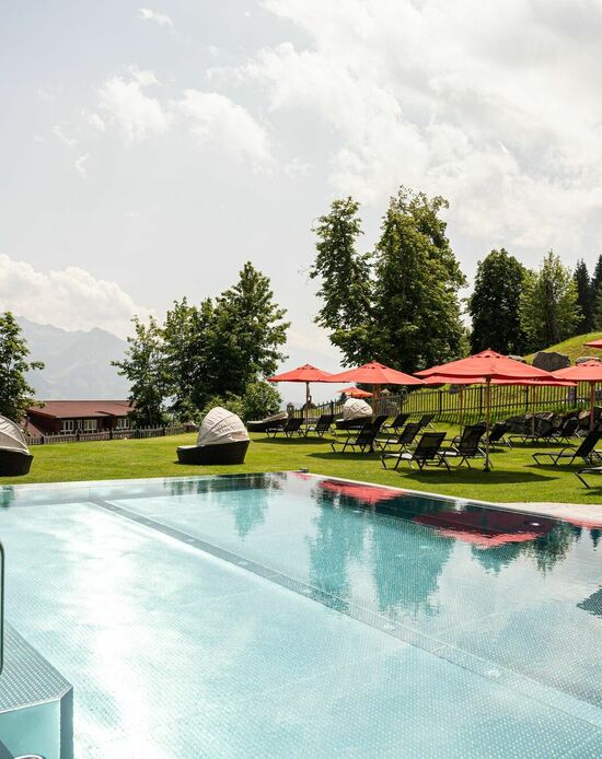  Außenpool im Kinderhotel Allgäuer Berghof 