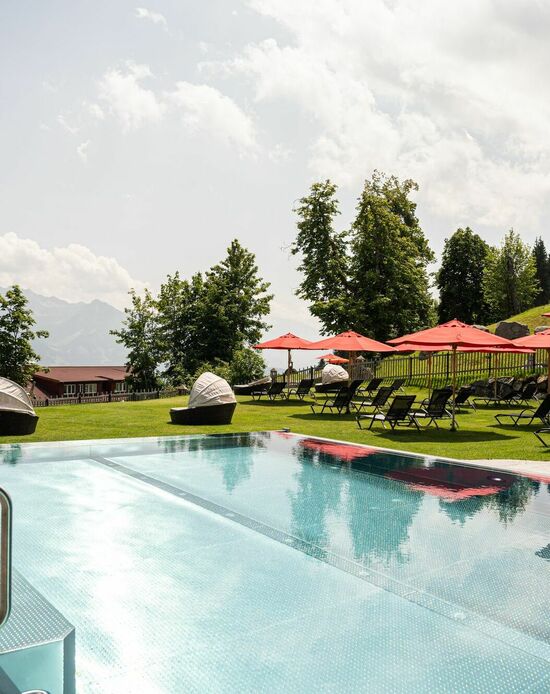  Außenpool im Kinderhotel Allgäuer Berghof 