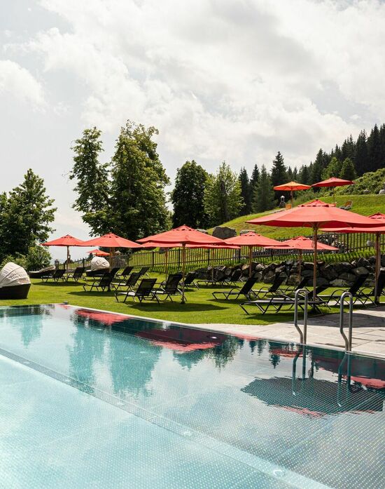  Außenpool im Kinderhotel Allgäuer Berghof 