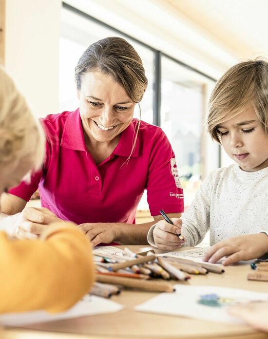 Spielen und Spaß haben in der Kinderbetreuung im Kinderhotel Allgäuer Berghof