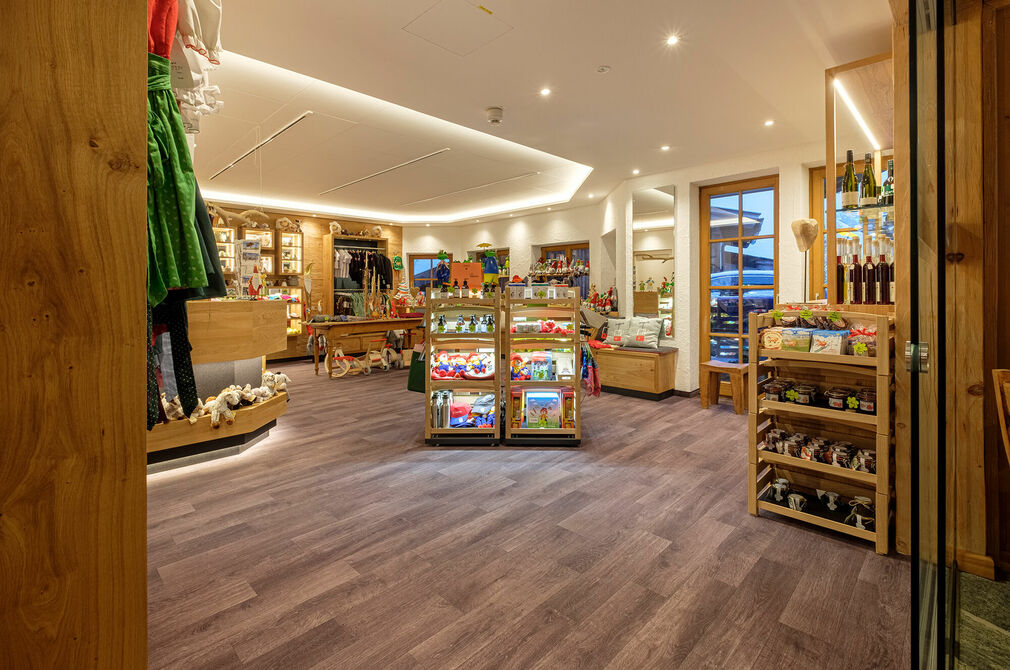 Einkaufen in der Boutique im Kinderhotel Allgäuer Berghof