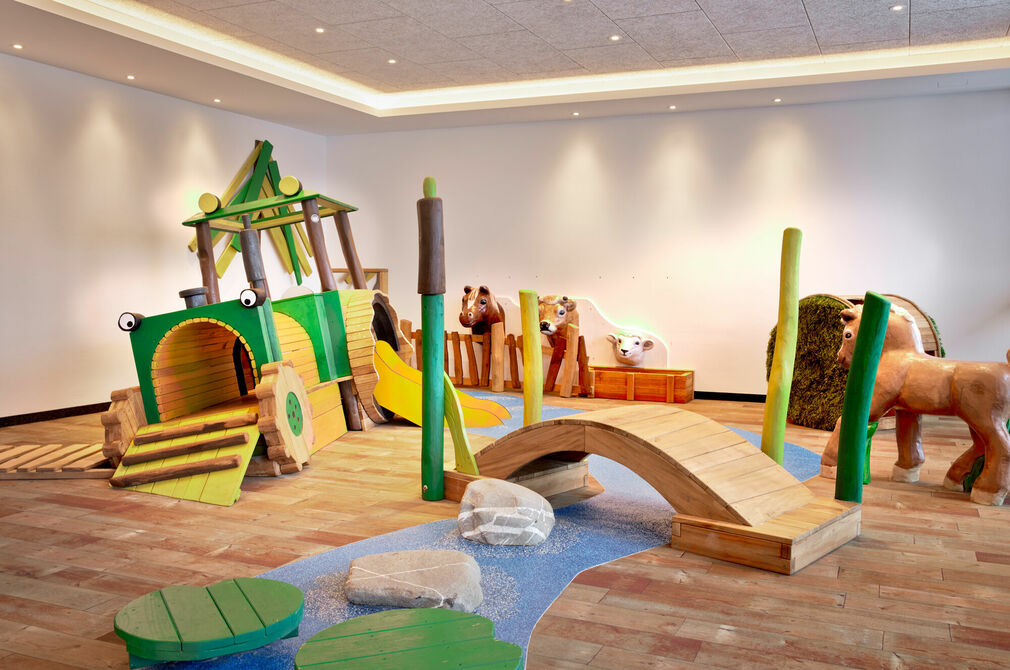 Indoorspielplatz für den Familienurlaub im Kinderhotel Allgäuer Berghof