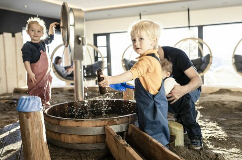 Indoorspielplatz für den Winterurlaub im Kinderhotel Allgäuer Berghof 