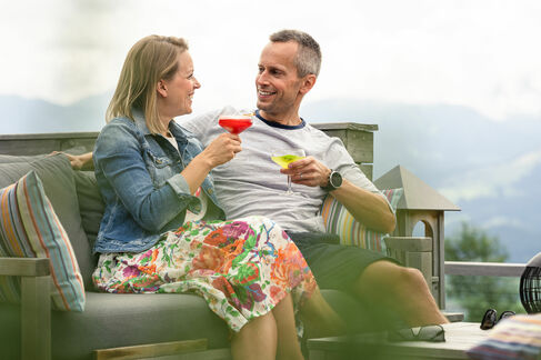 Zeit zu Zweit mit Cocktails genießen im Kinderhotel Allgäuer Berghof
