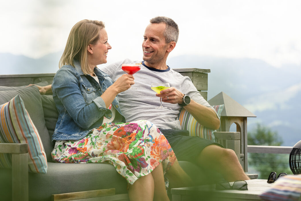 Zeit zu Zweit mit Cocktails genießen im Kinderhotel Allgäuer Berghof