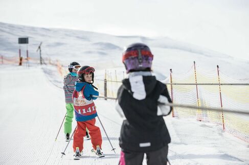 Kinderskikurs im Allgäu im Kinderhotel Allgäuer Berghof direkt an der Piste