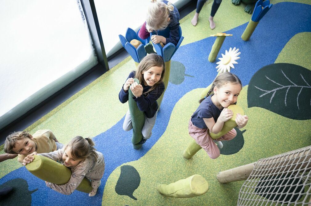 Spaß haben in der Indoor-Spielwelt im Kinderhotel Allgäuer Berghof