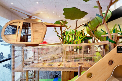 Abenteuer erleben in der Indoor-Spielewelt auf dem Kinderhotel Allgäuer Berghof