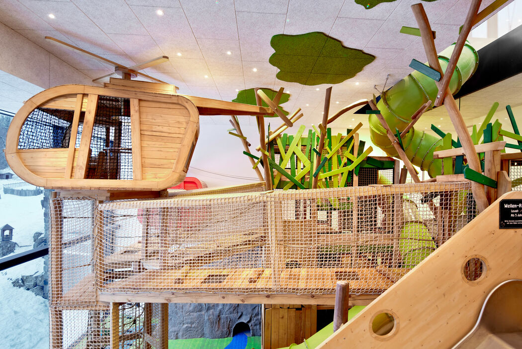 Abenteuer erleben in der Indoor-Spielewelt auf dem Kinderhotel Allgäuer Berghof