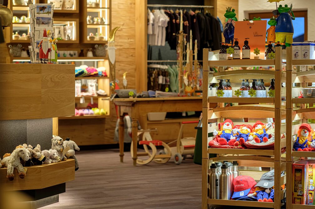 Shoppen im eigenen Laden im Kinderhotel Allgäuer Berghof