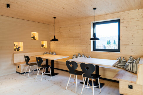 Spielscheune mit gemütlicher Stube im Kinderhotel Allgäuer Berghof 