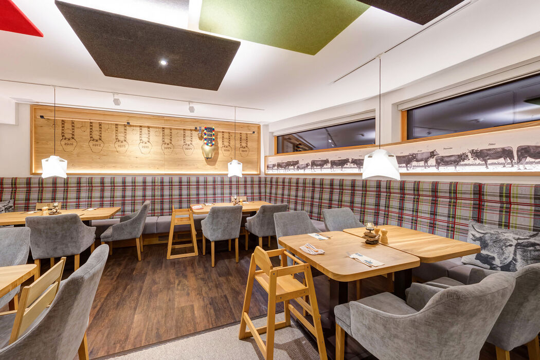 Restaurantstube Schellenstube im Kinderhotel Allgäuer Berghof