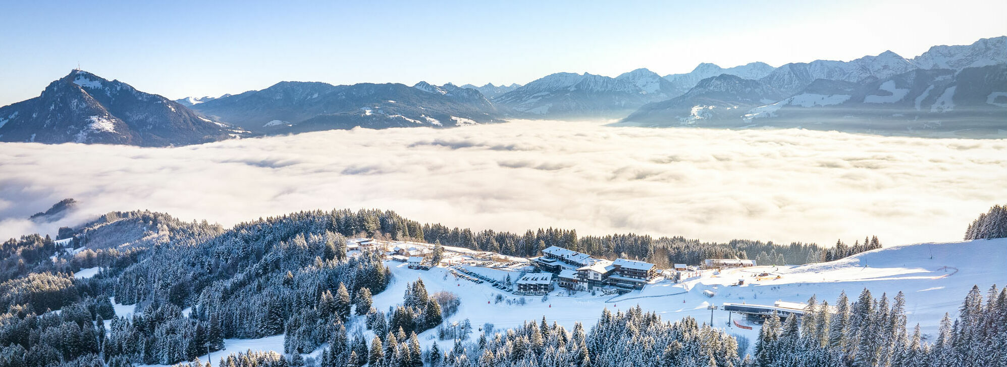 Skiurlaub mit Kindern direkt am Kinderskigebiet im Kinderhotel Allgäuer Berghof 