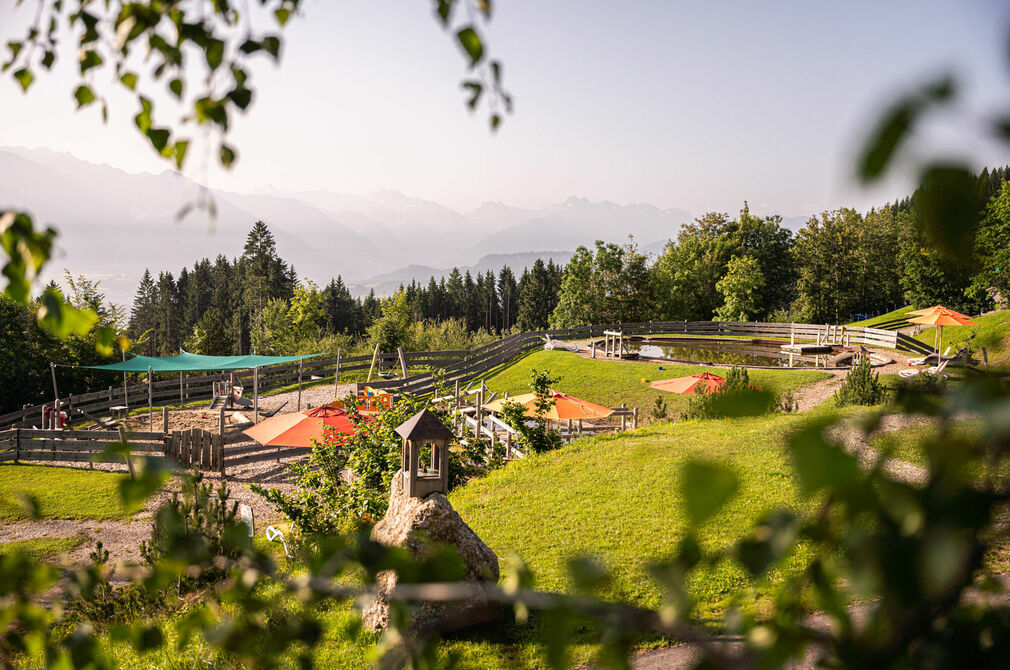 Abenteuer erleben auf dem Abenteuerspielplatz im Kinderhotel Allgäuer Berghof