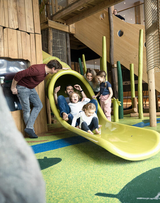 Abenteuer erleben in der Indoor-Spielwelt im Kinderhotel Allgäuer Berghof