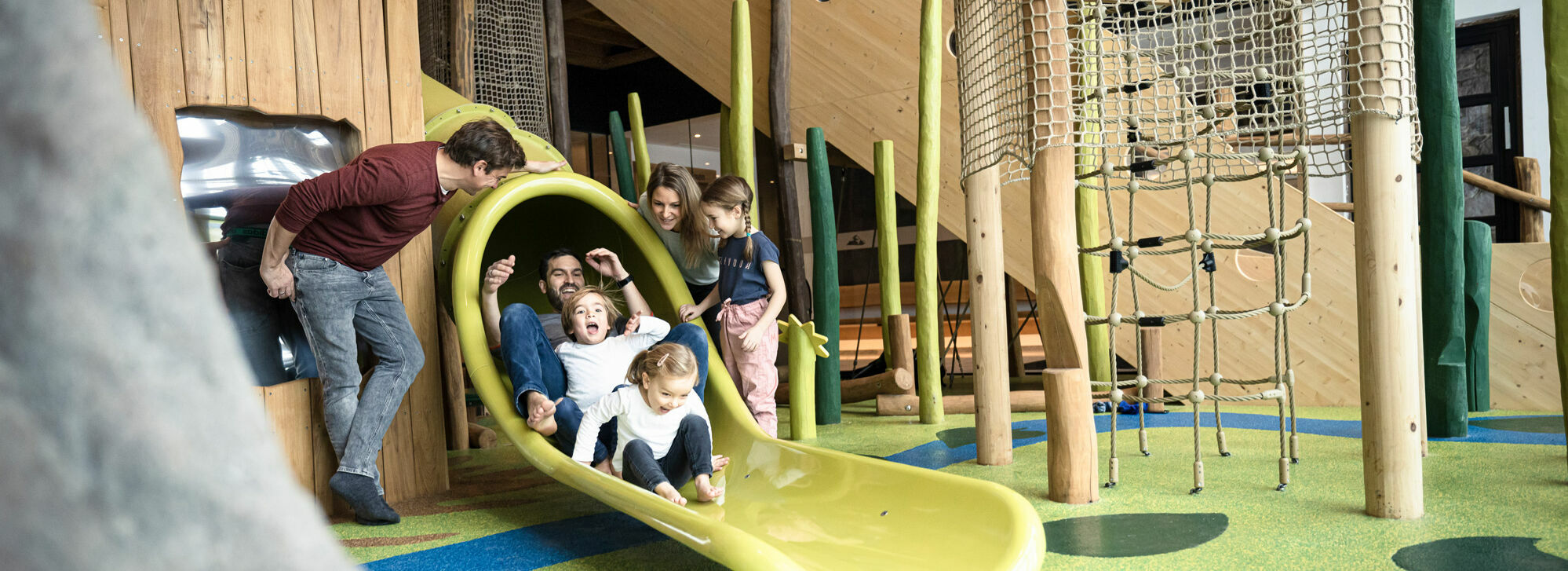 Abenteuer erleben in der Indoor-Spielwelt im Kinderhotel Allgäuer Berghof