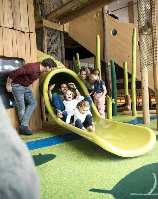 Abenteuer erleben in der Indoor-Spielwelt im Kinderhotel Allgäuer Berghof