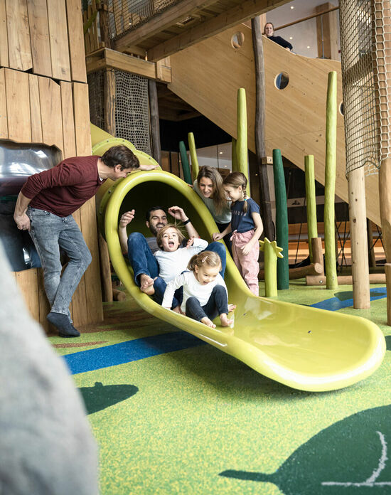 Abenteuer erleben in der Indoor-Spielwelt im Kinderhotel Allgäuer Berghof