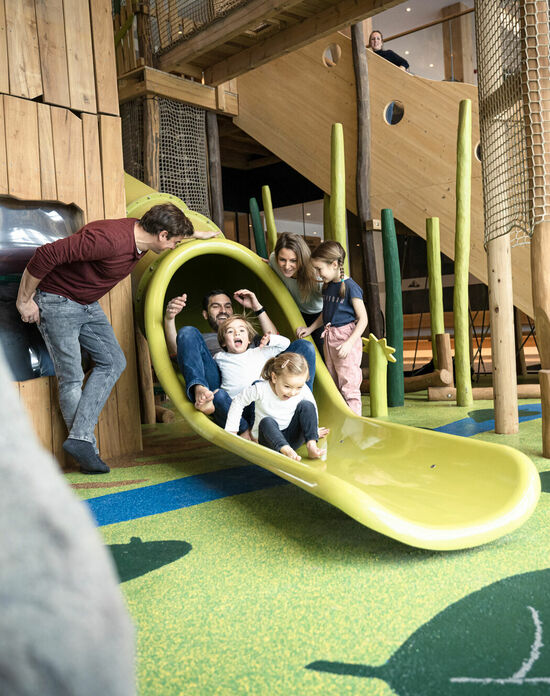Abenteuer erleben in der Indoor-Spielwelt im Kinderhotel Allgäuer Berghof