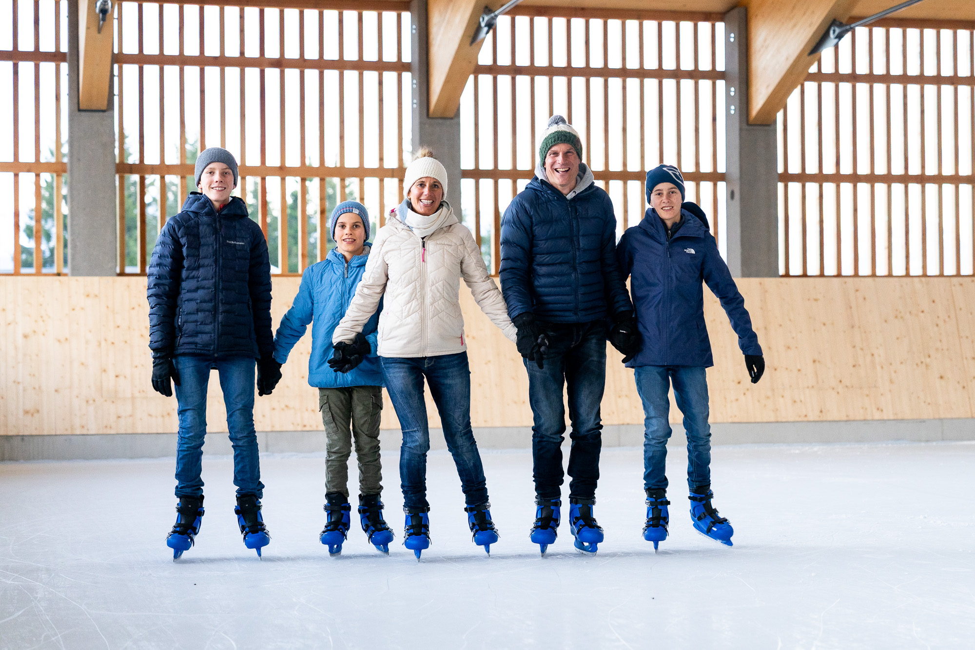 Eislaufen und Eisstockschießen im Kinderhotel Allgäuer Berghof